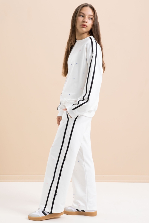 Beyaz İnci İşlemeli Bisiklet Yaka Kız Çocuk Şeritli Eşofman Takımı 21293