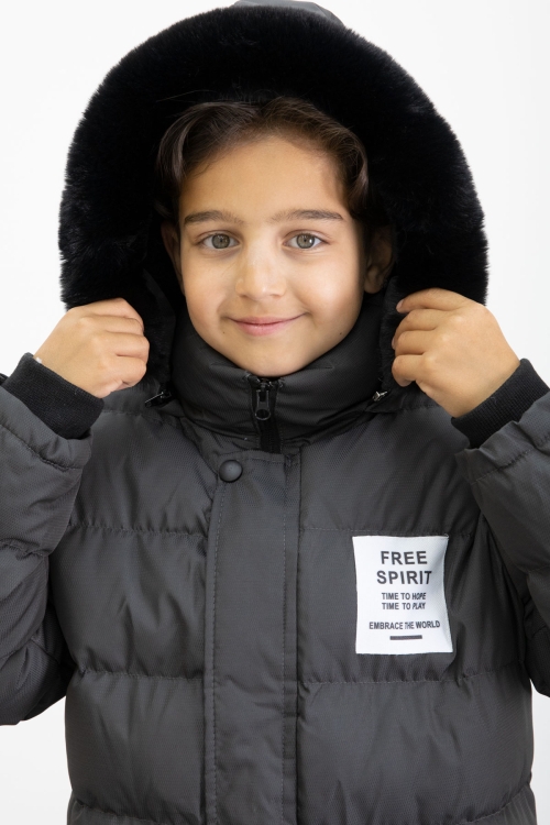 Erkek Çocuk Füme Yazılı Arma Detaylı İçi Kürklü Kapüşonlu Şişme Mont 21342