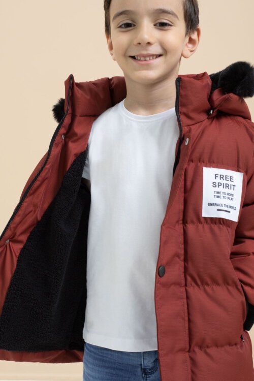 Erkek Çocuk Kiremit Yazılı Arma Detaylı İçi Kürklü Kapüşonlu Şişme Mont 21347