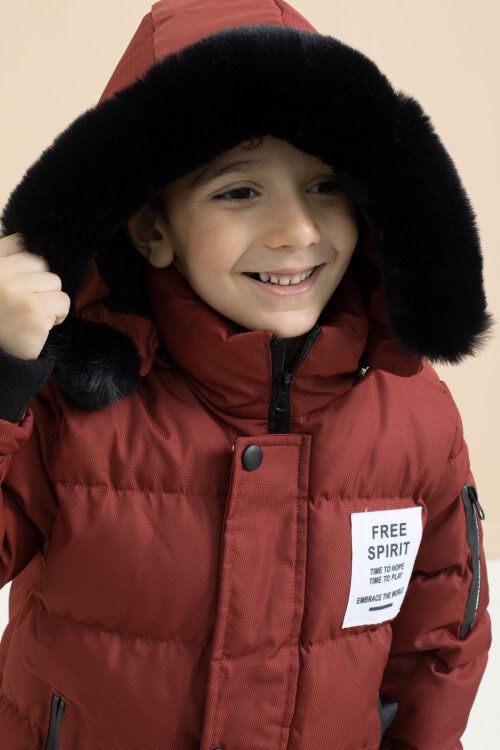 Erkek Çocuk Kiremit Yazılı Arma Detaylı İçi Kürklü Kapüşonlu Şişme Mont 21347