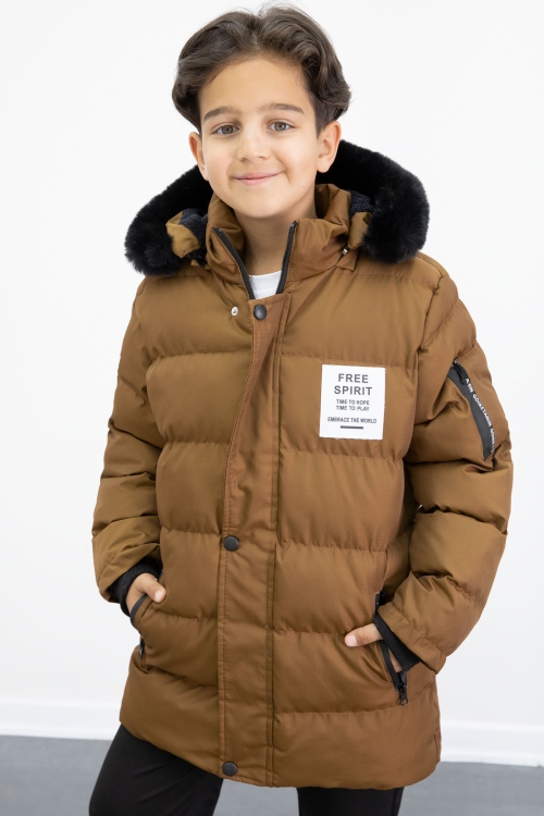 Erkek Çocuk Taba Yazılı Arma Detaylı İçi Kürklü Kapüşonlu Şişme Mont 21345