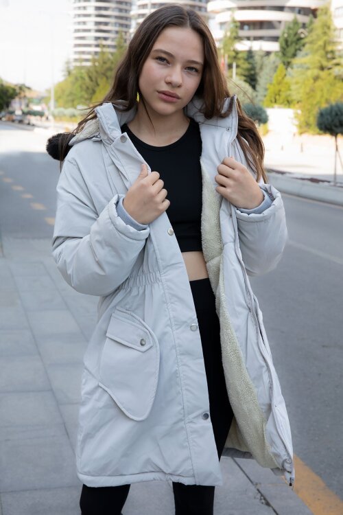 Gri Cep Detaylı İçi Kürklü Çıkarılabilir Kapüşonlu Kız Çocuk Şişme Mont 21339