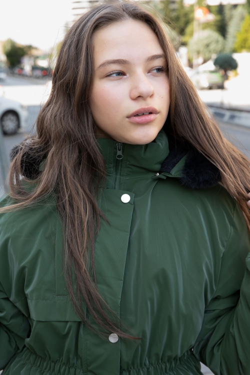 Haki Cep Detaylı İçi Kürklü Çıkarılabilir Kapüşonlu Kız Çocuk Şişme Mont 21338