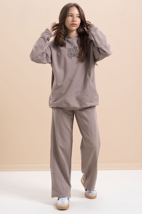 Kahve Yazı Baskılı Kapüşonlu Geniş Paça Kız Çocuk Eşofman Takımı 21430