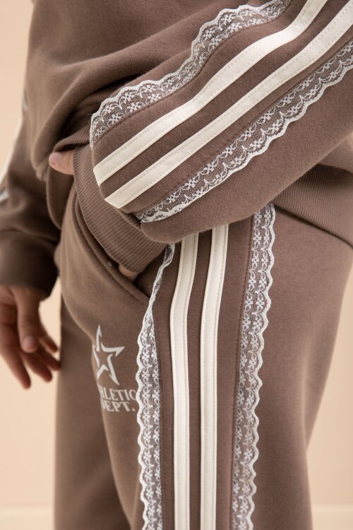 Kahverengi 3 İplik Şardonlu Şeritli Dantel  Detaylı Kız Çocuk Kapüşonlu Eşofman Takımı  22721