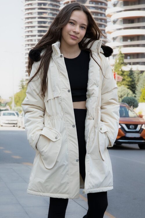 Krem Cep Detaylı İçi Kürklü Çıkarılabilir Kapüşonlu Kız Çocuk Şişme Mont 21335