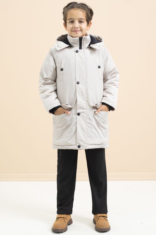 Krem İçi Kürklü Çıtçıtlı Cepli Uzun Kesim Erkek Çocuk Kapüşonlu Şişme Mont 21447