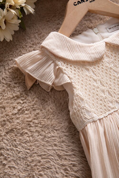 Krem Kolları Fırfırlı Dantel İşlemeli Kız Bebek Elbise  22665