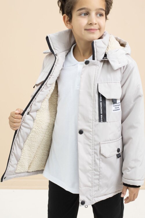 Krem Yazı Detaylı Göğüs Cepli İçi Kürklü Erkek Çocuk Kapüşonlu Mont 21478