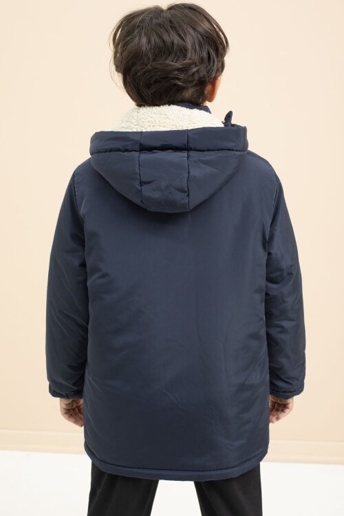 Lacivert Yazı Detaylı Göğüs Cepli İçi Kürklü Erkek Çocuk Kapüşonlu Mont 21477