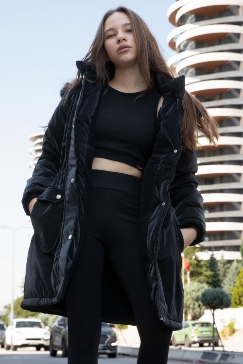 Siyah Cep Detaylı İçi Kürklü Çıkarılabilir Kapüşonlu Kız Çocuk Şişme Mont 21337