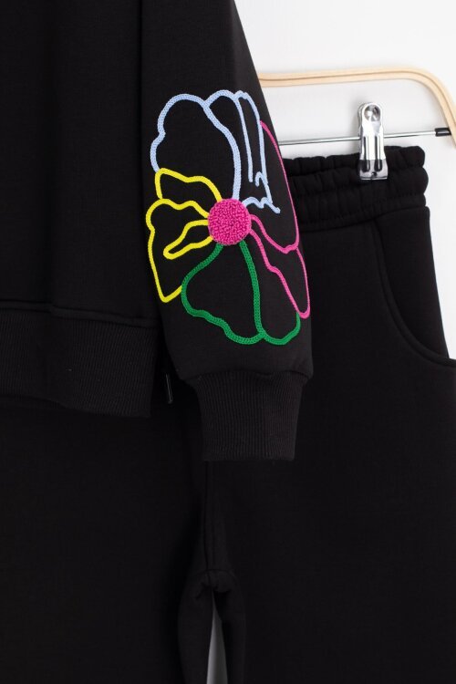 Siyah Çiçek Nakış Detaylı Geniş Paça Kız Çocuk Şardonlu Takım 23283