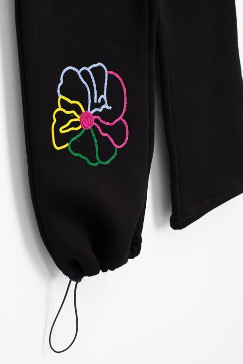 Siyah Çiçek Nakış Detaylı Geniş Paça Kız Çocuk Şardonlu Takım 23283