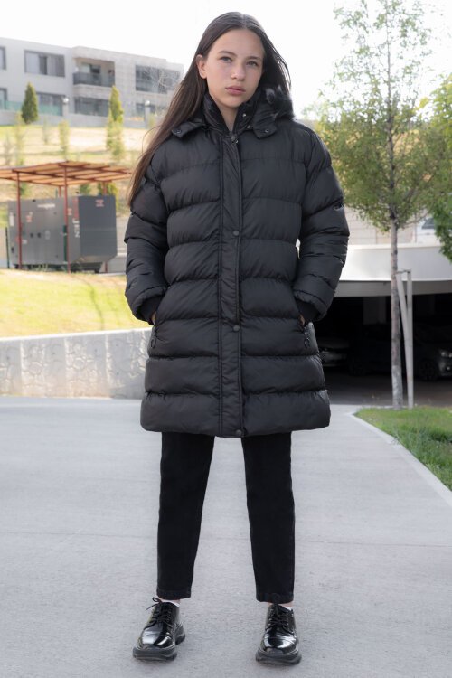 Siyah İçi Kürklü Çıtçıtlı Kapüşonlu Kız Çocuk Şişme Mont 21317