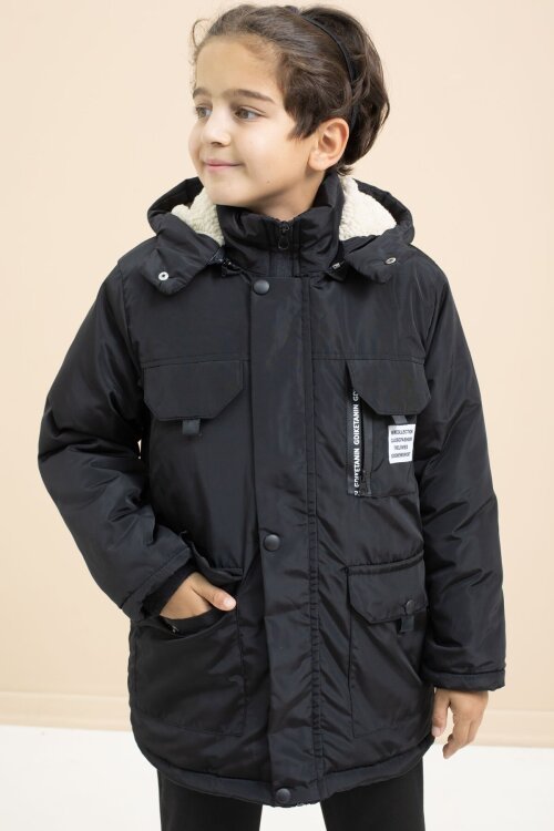 Siyah Yazı Detaylı Göğüs Cepli İçi Kürklü Erkek Çocuk Kapüşonlu Mont 21475