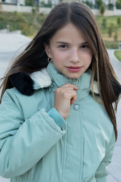 Yeşil Çıtçıtlı Cepli Esnek Bel İçi Kürklü Kız Çocuk Kapüşonlu Mont 21303