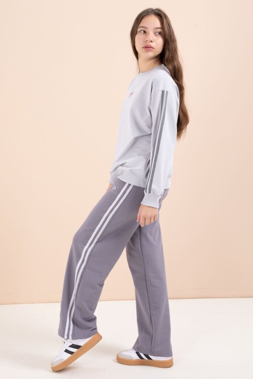 Gri Şerit Detaylı Geniş Paça Nakışlı Kız Oversize Eşofman Takımı 23453