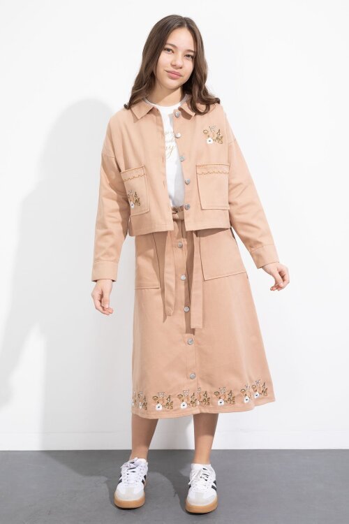 Kahverengi Nakış Detaylı Jean Ceketli Kuşaklı Etekli Kız Çocuk 3lü Takım  23503