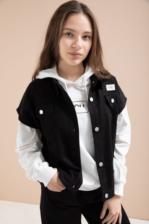 Siyah Düğmeli Sıfır Kol Yelekli Geniş Paça Pantolonlu Kız Çocuk Kapüşonlu 3lü Takım 23602