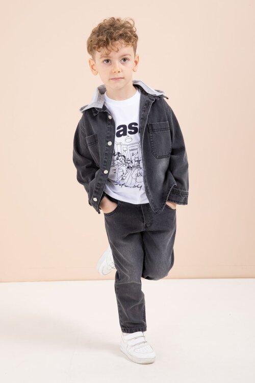 Siyah Kapüşonlu Jean Ceketli Pantolonlu Erkek Çocuk Baskılı Tişörtlü 3lü Takım 23615