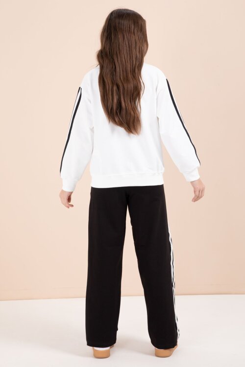 Siyah Şerit Detaylı Geniş Paça Nakışlı Kız Oversize Eşofman Takımı 23452