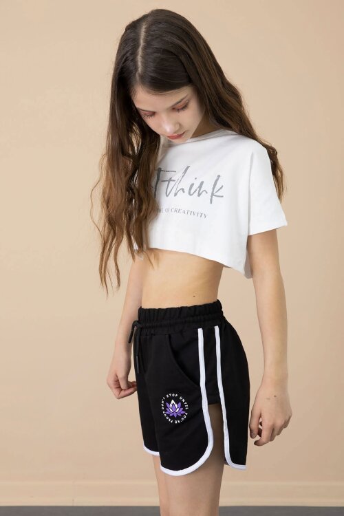 Siyah Yanları Yırtmaçlı Çiçek Baskılı Beli Lastikli Kız Çocuk Şort 20734