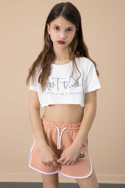 Somon Yanları Yırtmaçlı Çiçek Baskılı Beli Lastikli Kız Çocuk Şort 20742