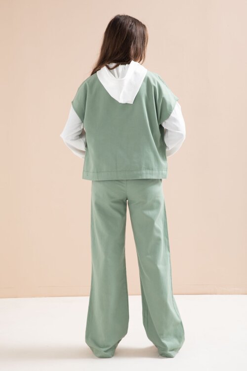 Yeşil Düğmeli Sıfır Kol Yelekli Geniş Paça Pantolonlu Kız Çocuk Kapüşonlu 3lü Takım 23603