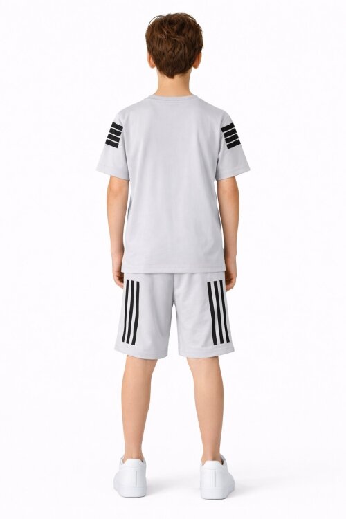 Gri Şerit Detaylı Yazılı Tişörtlü Erkek Çocuk Şortlu Takım 23769