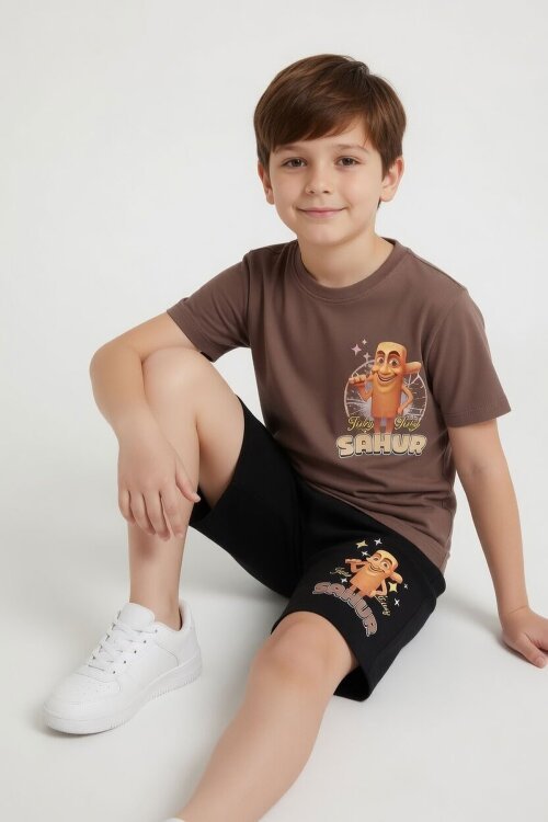 Kahverengi Erkek Çocuk Bisiklet Yaka Tişörtlü Şortlu 2li Baskılı Takım 24000