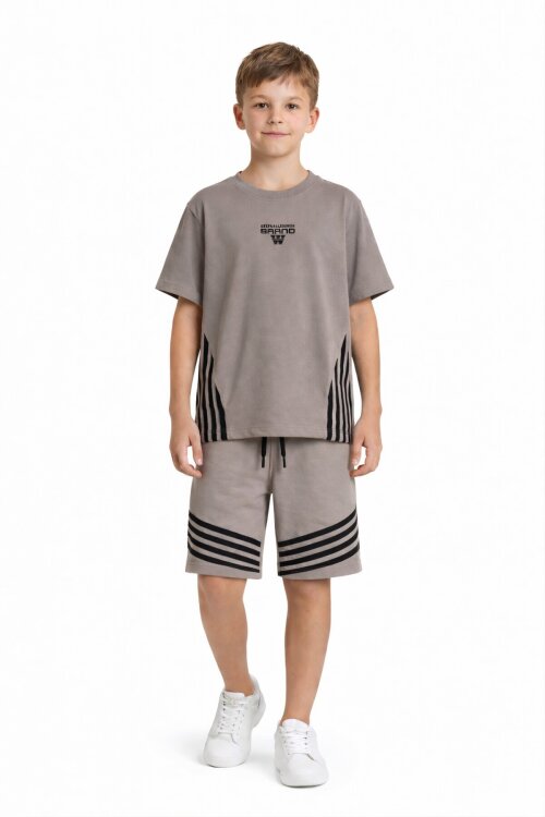 Kahverengi Şerit Desenli Logolu Tişörtlü Erkek Çocuk Şortlu Takım 23782