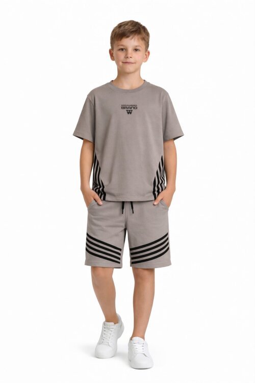 Kahverengi Şerit Desenli Logolu Tişörtlü Erkek Çocuk Şortlu Takım 23782