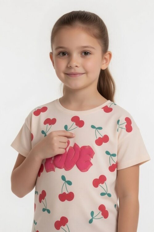 Kırmızı Kiraz Desenli Love Yazılı Tişörtlü Kız Çocuk Şortlu Takım 23897