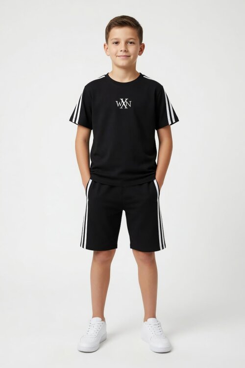 Siyah Logolu Tişörtlü Şerit Detaylı Şortlu Erkek Çocuk Takım 23811