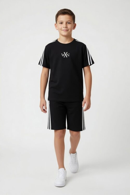 Siyah Logolu Tişörtlü Şerit Detaylı Şortlu Erkek Çocuk Takım 23811