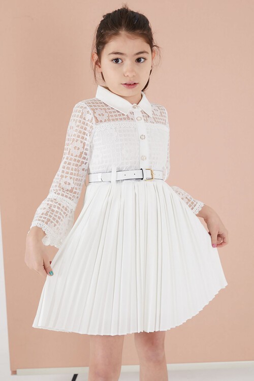 Beyaz Dantel İşlemeli Pileli Çanta ve Kemerli Kız Elbise 15109