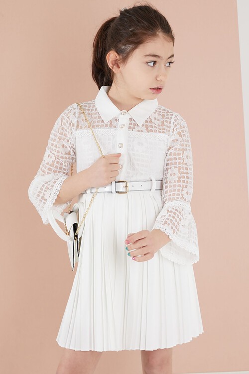 Beyaz Dantel İşlemeli Pileli Çanta ve Kemerli Kız Elbise 15109