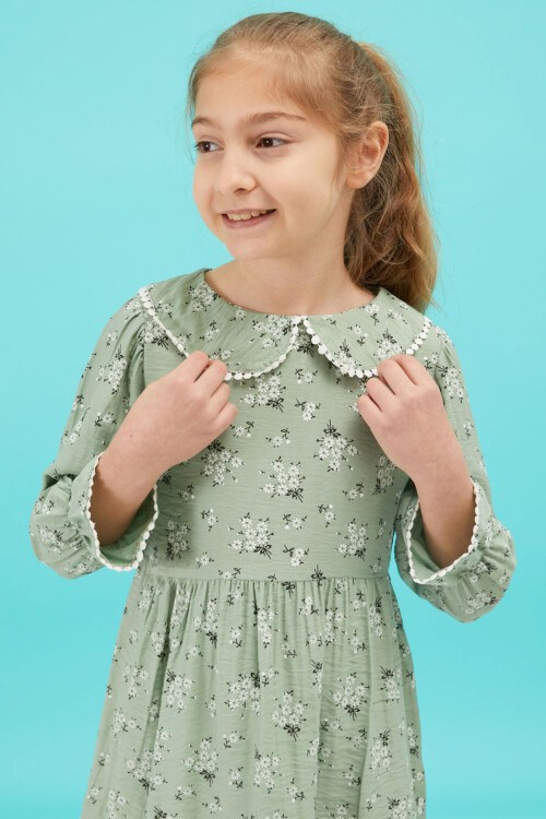 Yeşil Çiçek Desenli Dantel Detaylı Kız Elbise 15172