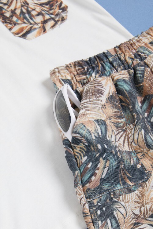 Beyaz Yazılı Erkek Çocuk Desenli Şortlu Takım 15556