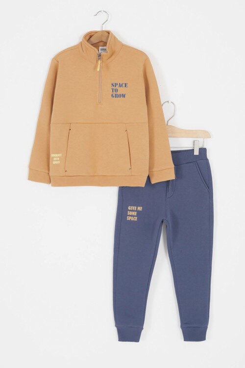 Bej Fermuarlı Yaka Yazılı Erkek Çocuk Polarlı Eşofman Takımı 16741