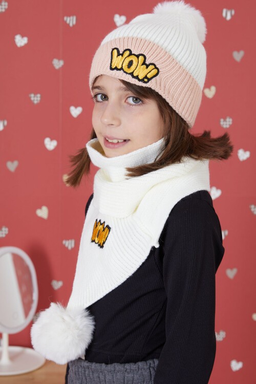 Ekru WOW Yazılı Ponponlu Kız Çocuk Atkı Bere Seti 17297