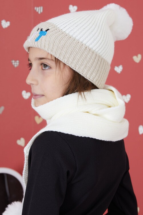 Ekru Yazı Nakışlı Ponponlu Kız Çocuk Atkı Bere Seti 17287