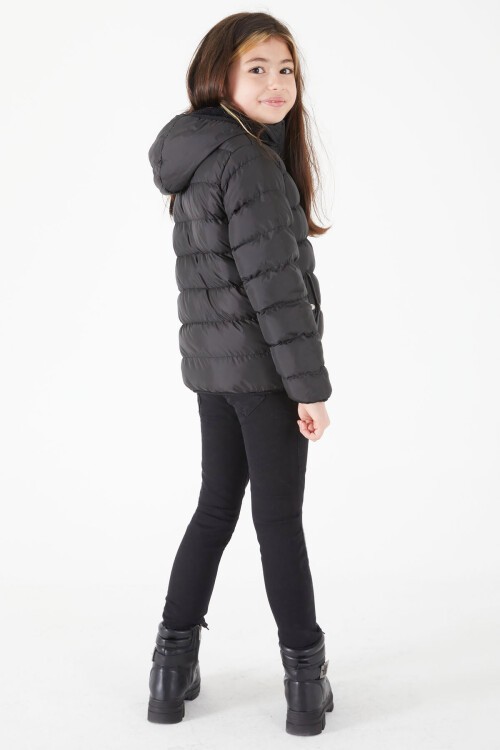 Kız Çocuk Düz Dikişli Siyah Şişme Mont 16524