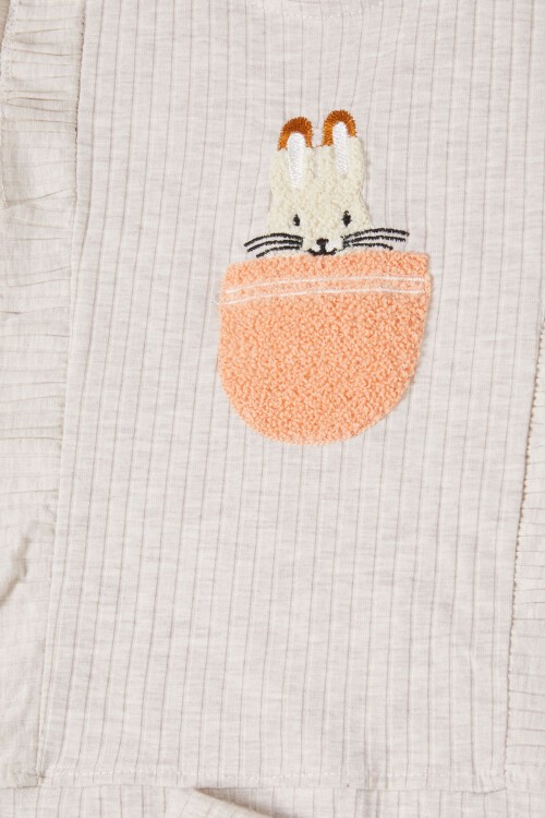 Krem Tavşan Nakışlı Yırtmaçlı Önü Fırfırlı Kız Takım 16609