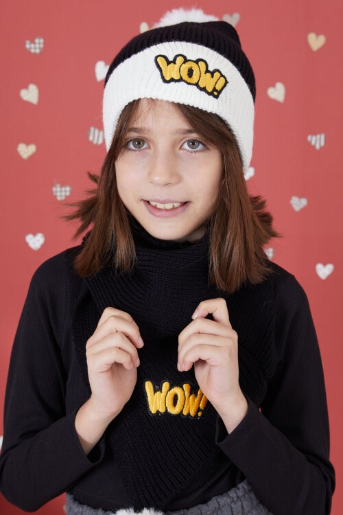 Siyah WOW Yazılı Ponponlu Kız Çocuk Atkı Bere Seti 17293