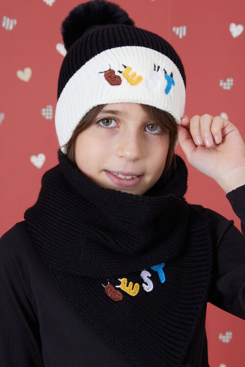 Siyah Yazı Nakışlı Ponponlu Kız Çocuk Atkı Bere Seti 17288