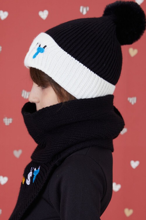 Siyah Yazı Nakışlı Ponponlu Kız Çocuk Atkı Bere Seti 17288