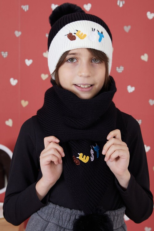 Siyah Yazı Nakışlı Ponponlu Kız Çocuk Atkı Bere Seti 17288