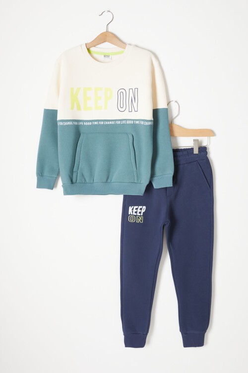 Yeşil Kanguru Cepli Yazı Baskılı Erkek Çocuk Polarlı Eşofman Takımı 16735