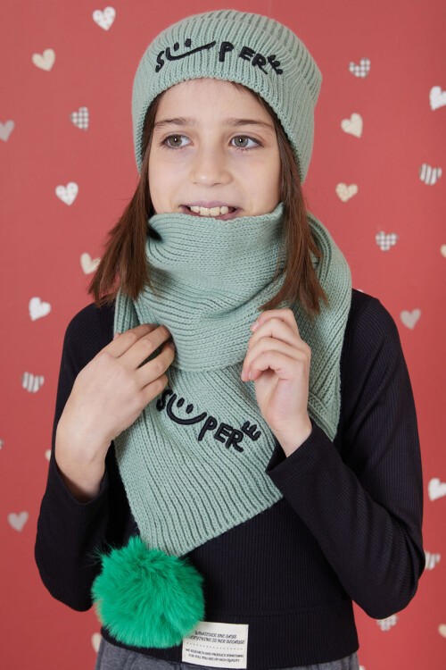 Yeşil Süper Yazı Baskılı Ponponlu Kız Çocuk Atkı Bere Seti 17308